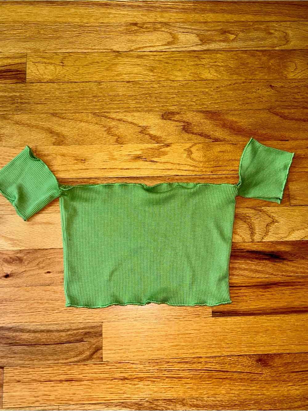 Ribbed Off-Shoulder Scalloped Crop Top in Leaf Green